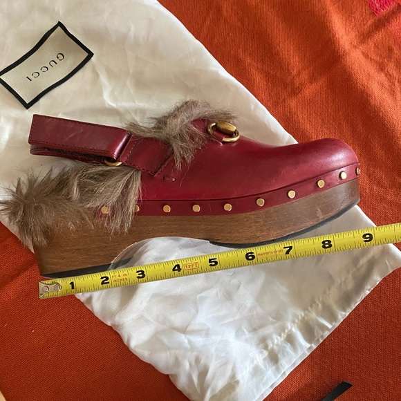 Gucci Amstel Horsebit red leather slingback accent round toe fur trim clogs - Picture 6 of 17
